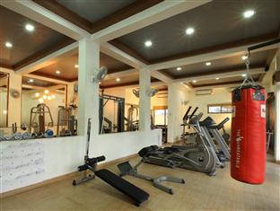 O2 Wellness Club Hotel Pune Exterior photo